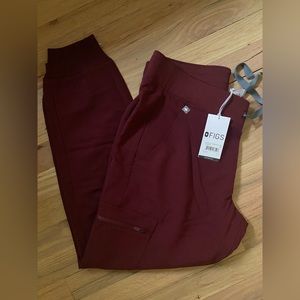 FIGS Zamora Jogger Scrub Burgundy